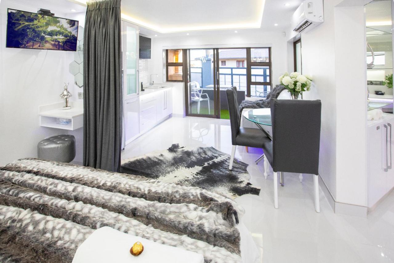 Wilderness Waters Boutique Suites - Adults Only Екстер'єр фото